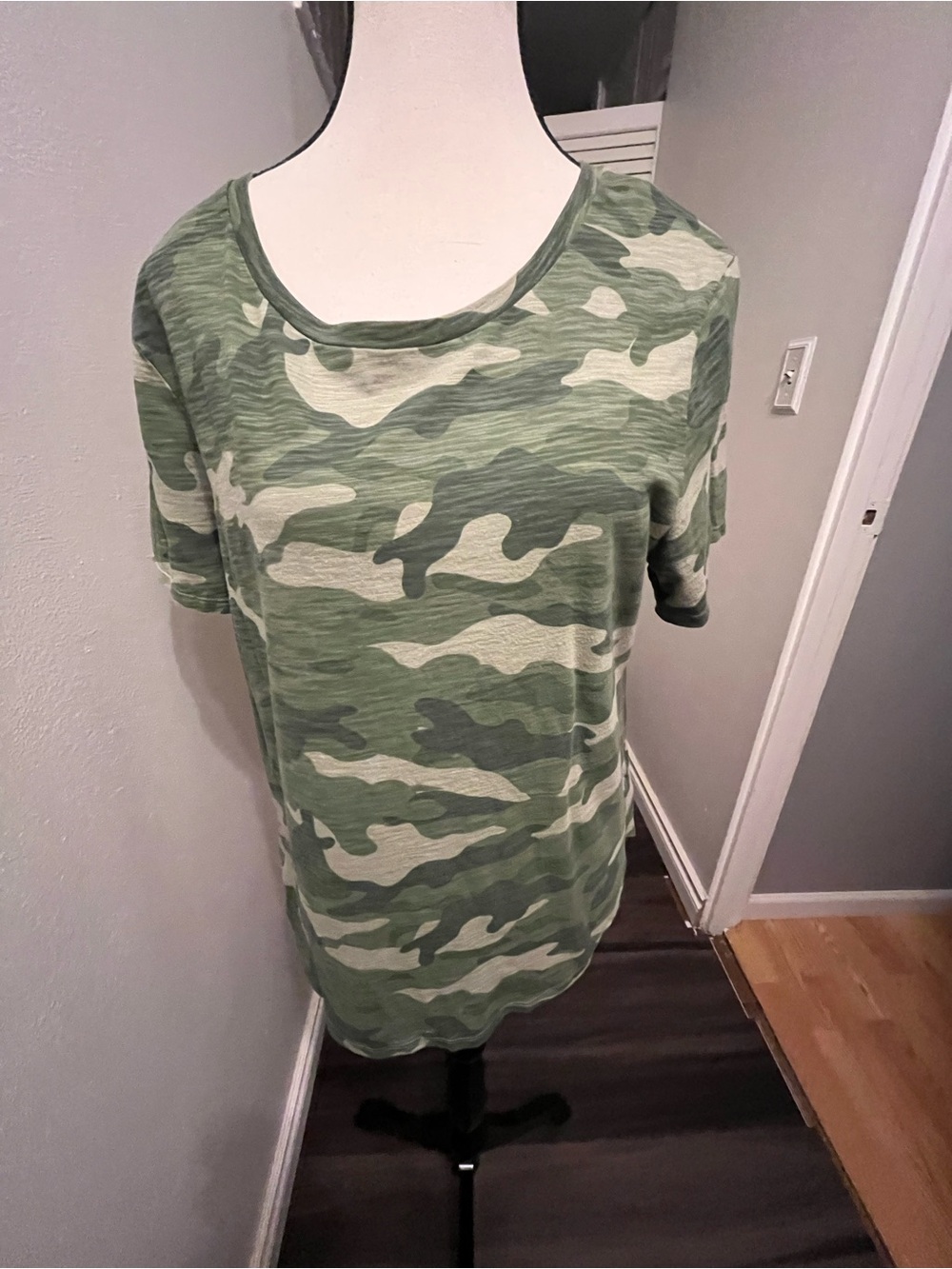 Old Navy Olive Green Camo Short Sleeve Tee
